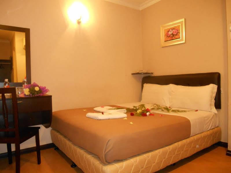 Sai Villa Hotel Near Klia & Klia2 Nilai Buitenkant foto