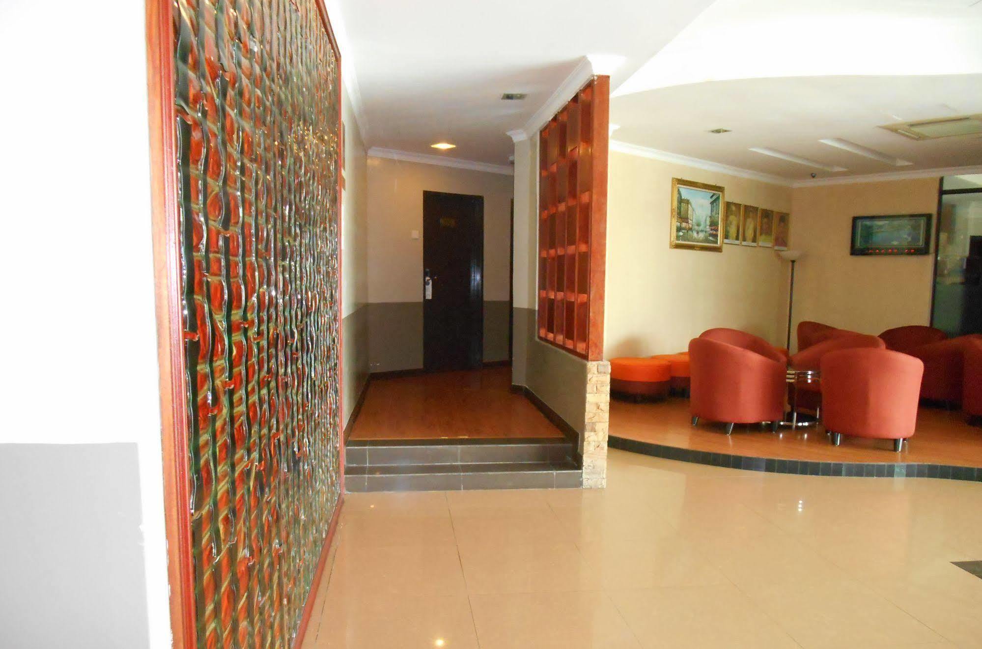 Sai Villa Hotel Near Klia & Klia2 Nilai Buitenkant foto